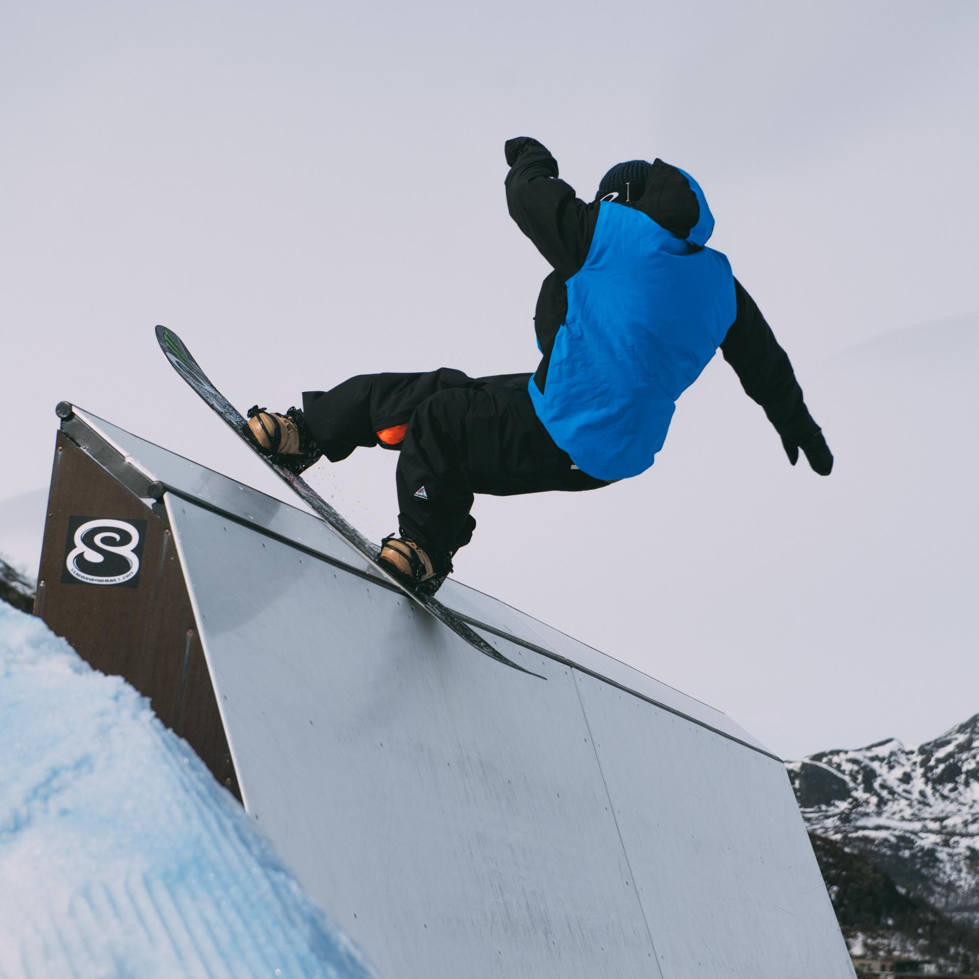 Men's Play Asymmetric Snow Jacket - Ocean Melody Colour Block