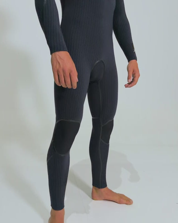 Load video: Men's HyperX 4/3mm Stitchless Steamer Chest Zip - Black